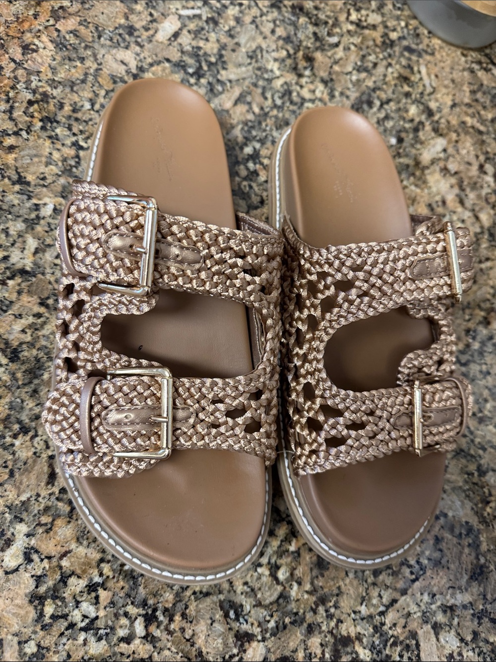 Universal Thread Sandal